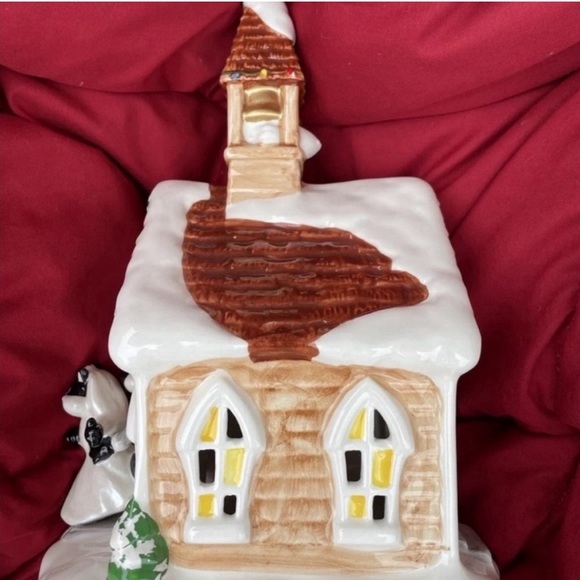 Looney Tunes Pepe le Pew & Penelope Wedding Christmas Village - Picture 5 of 8